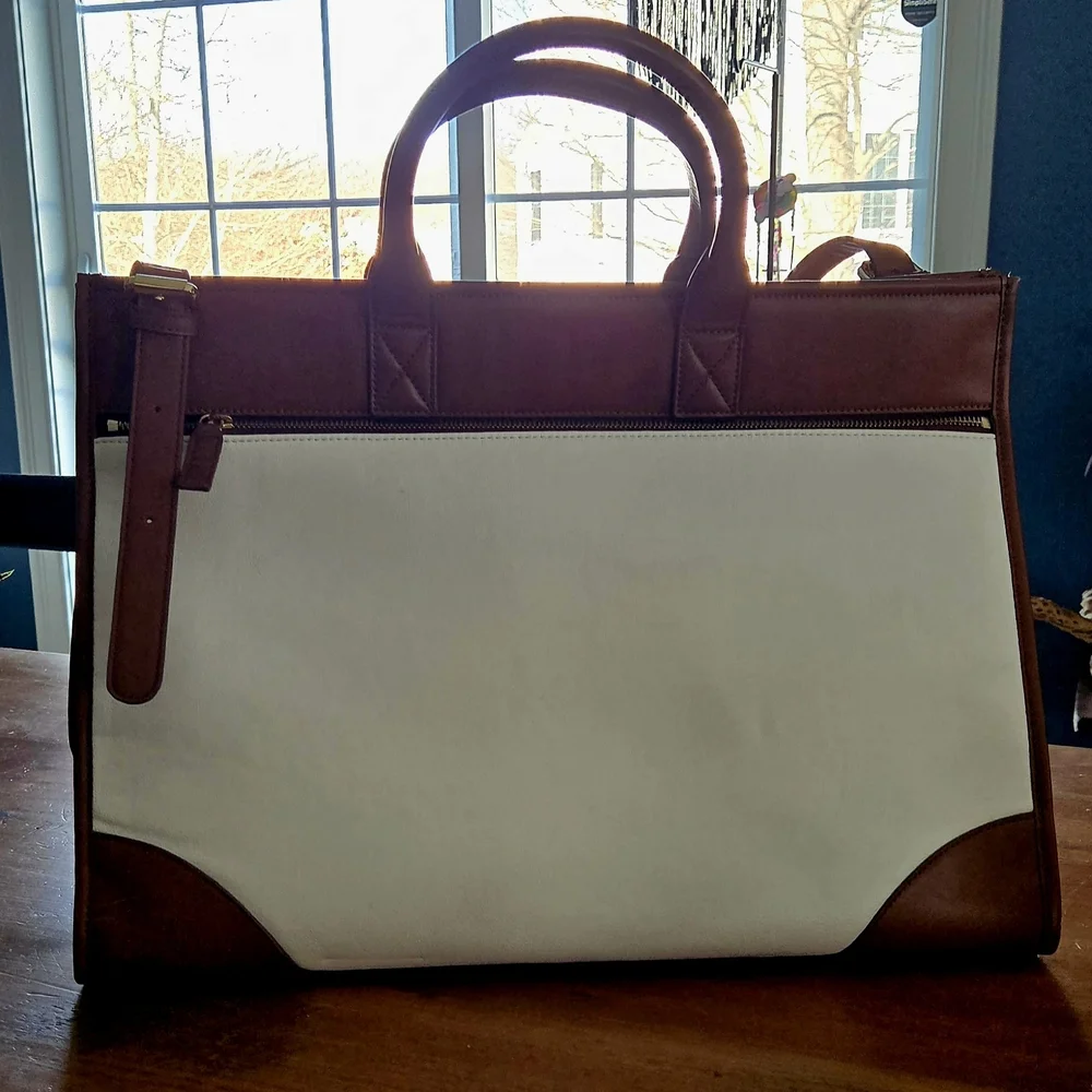 Elegant Brown and White Travel Bag - Picture 1 of 5
